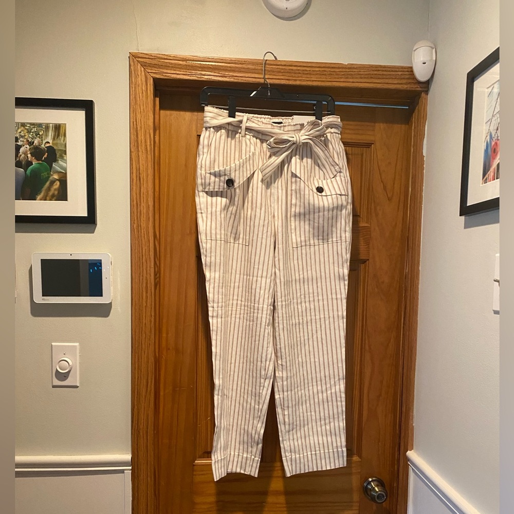 NWT. Ann Taylor Cream Striped Cotton Cropped Pants.